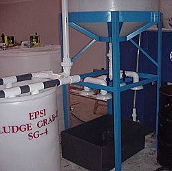 Clarifier with sludge removal